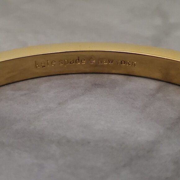 ✨ Kate Spade Rhinestone Pave Bow Gold Hinged Bracelet ✨ - Picture 9 of 10